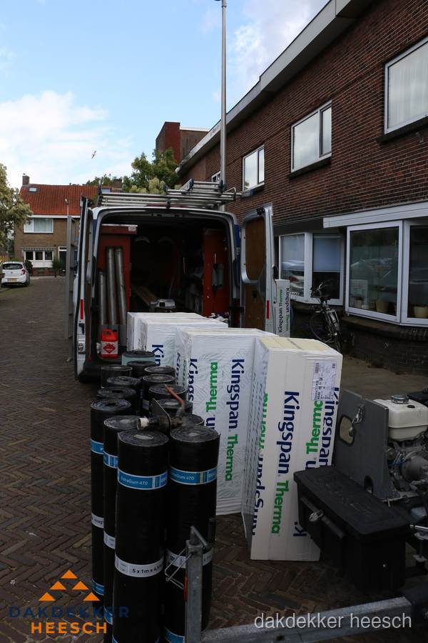 Levering van Kingspan isolatieplaten en bitumenrollen voor dakproject in Heesch Levering van Kingspan isolatieplaten en bitumenrollen voor dakproject in Heesch